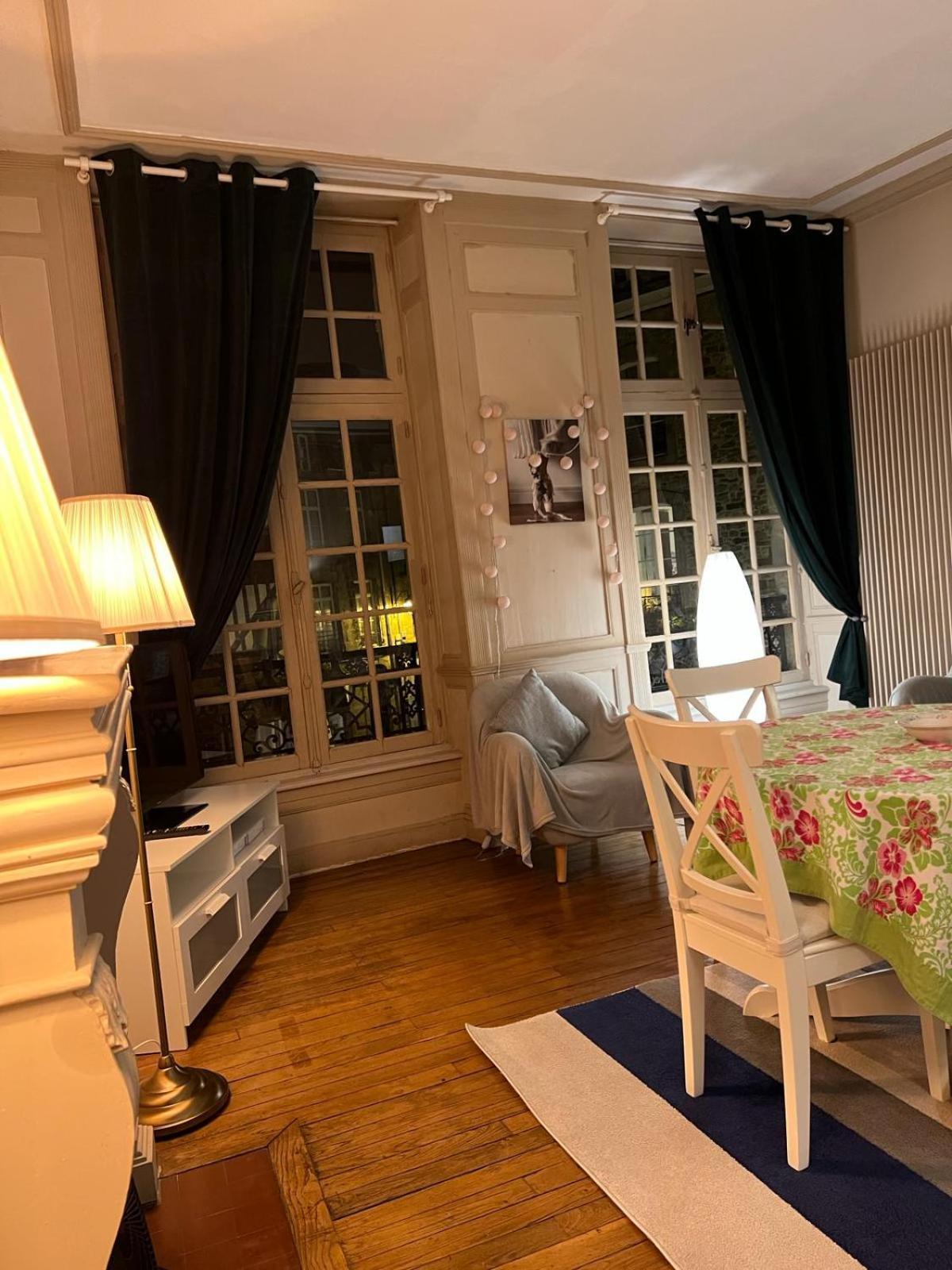 Eglantine Appartement Centre Historique De Dinan Exterior foto